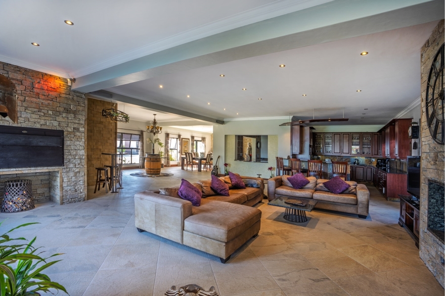 13 Bedroom Property for Sale in Plattekloof 3 Western Cape